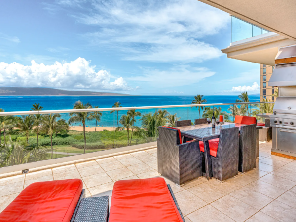 Gorgeous 6-Bedroom Retreat in Maui with Amazing Views